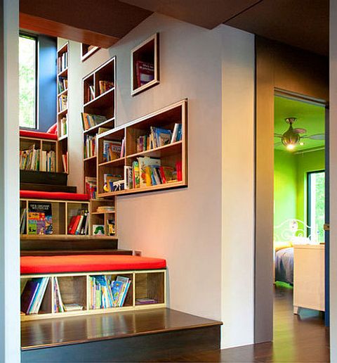 Bookcase_In_stairs.jpg