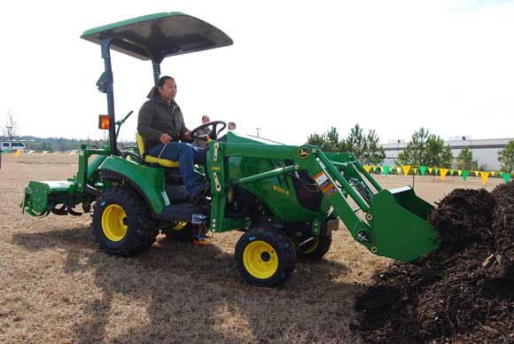 john-deere-1023e-subcompact-tractor.jpg