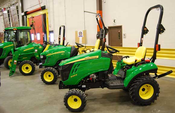 john-deere-1023e-tractors.jpg