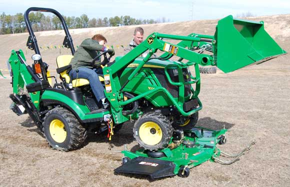 john-deere-1026r-autoconnect-deck.jpg