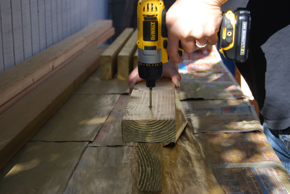 sawhorse-screwdriver-dewalt.jpg